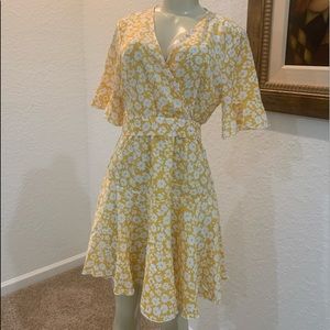 NEW! Feminine yellow & white floral dress. Sz. L